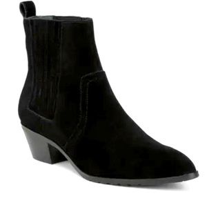 Donald J. Pliner Donis Calf Suede Boot size 9